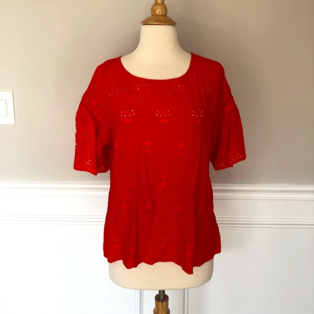 W5 RED EYELET SHORT SLEEVE TOP